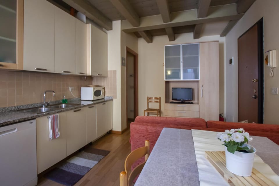 TV and multimedia, Kitchen or kitchenette, Living room, Seating area