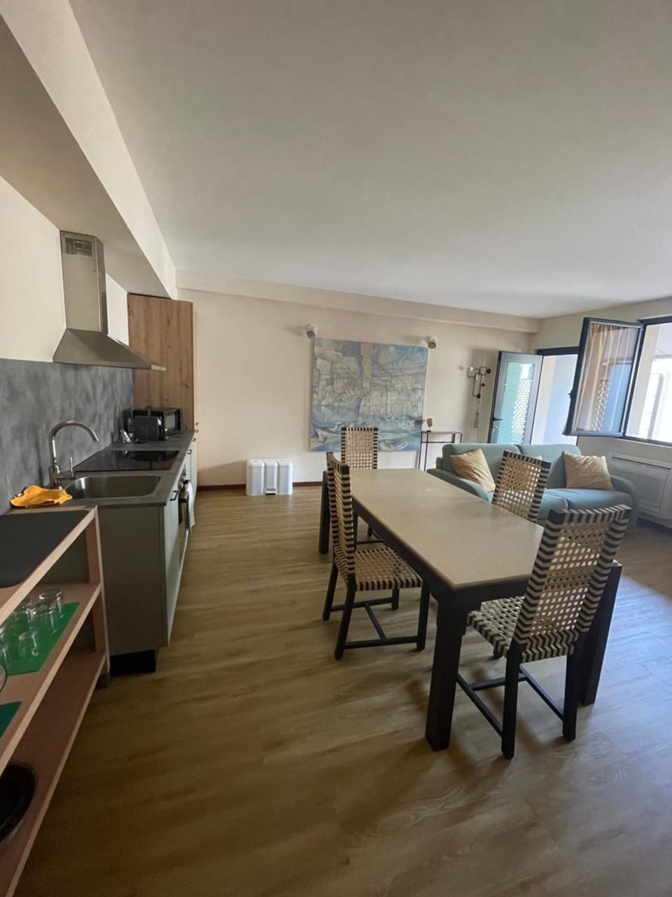 Kitchen or kitchenette, Living room, Seating area, kitchen