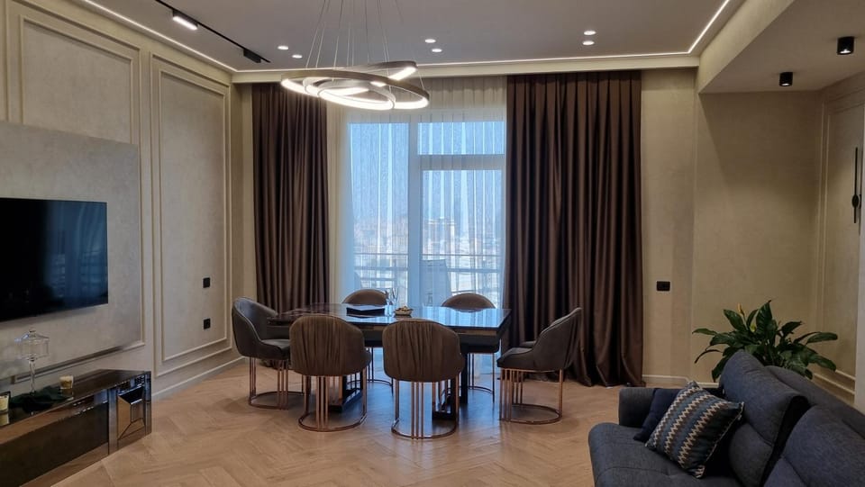 TV and multimedia, Living room, Seating area, Dining area
