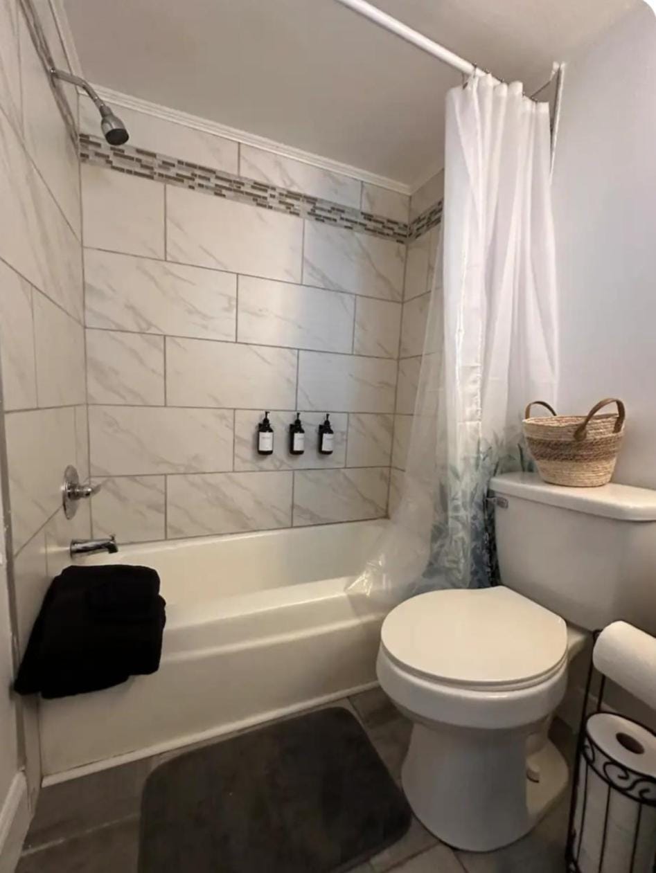 Shower, Toilet, Bathroom, Bath, towels