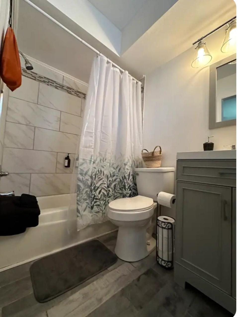 Shower, Toilet, Bathroom, towels