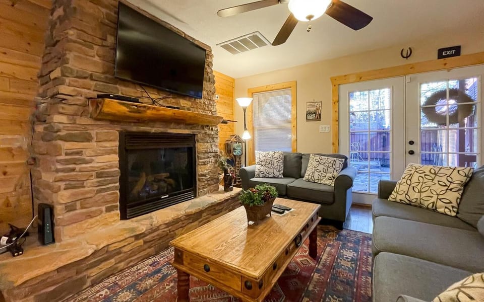 Sleepy Bear Cabin Cabin in Ruidoso