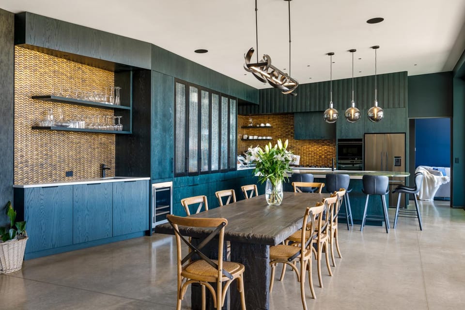 Kitchen or kitchenette, Dining area, oven, stove