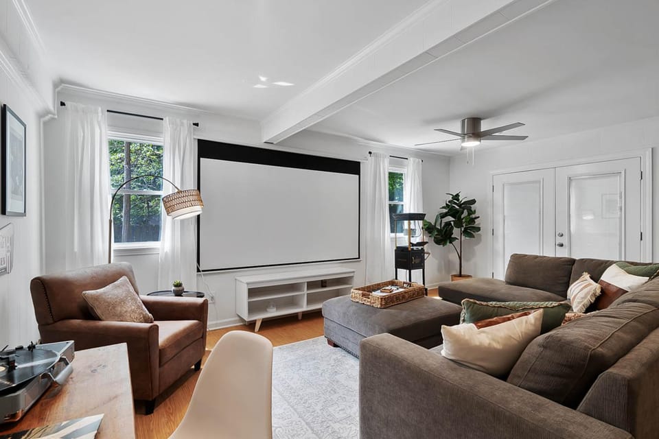 TV and multimedia, Living room, Seating area