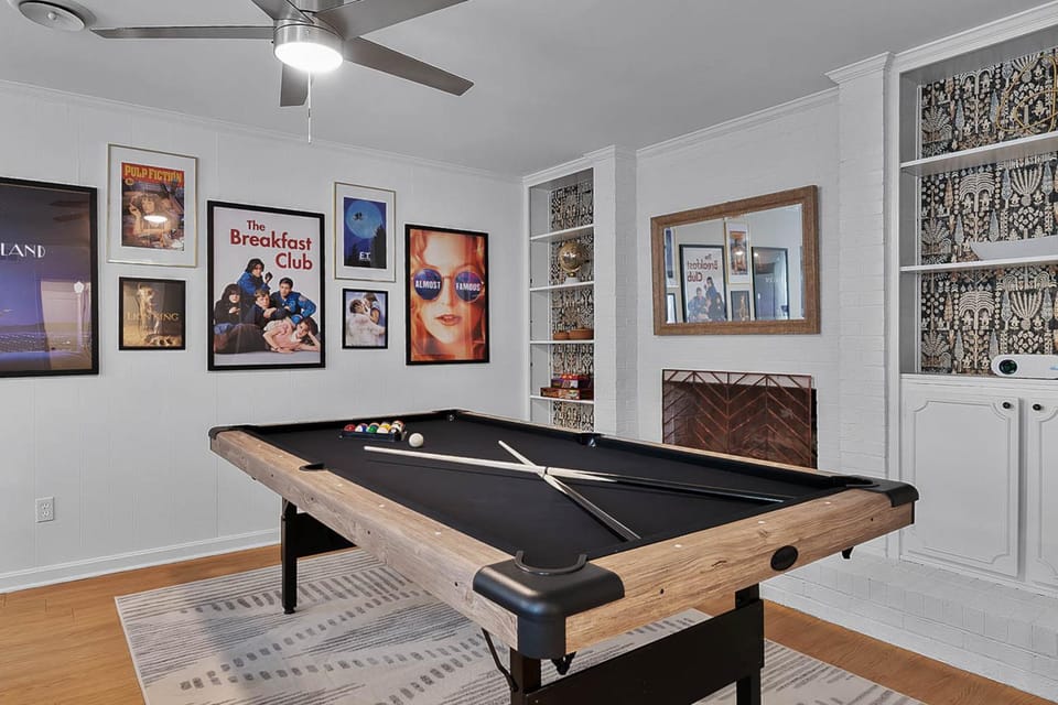 Billiard, Game Room