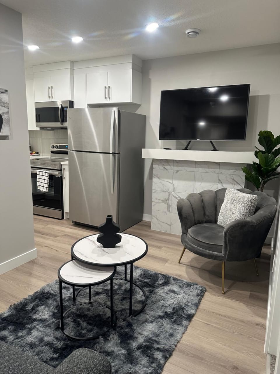 A Luxurious Cozy Place Apartment in Calgary