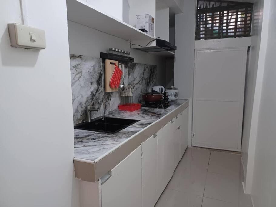 Ground-Floor Family Home Near SM Seaside Cebu and Cebu Ocean Park 2 WiFi Main and Backup Apartment in Cebu City