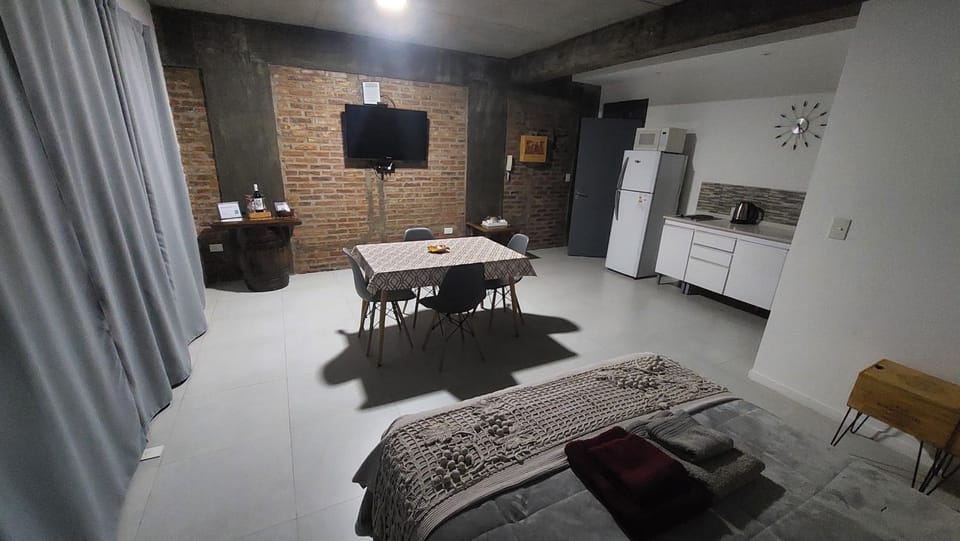 TV and multimedia, Kitchen or kitchenette, Photo of the whole room, Dining area