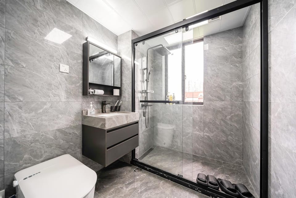 Shower, Toilet, Bathroom, towels
