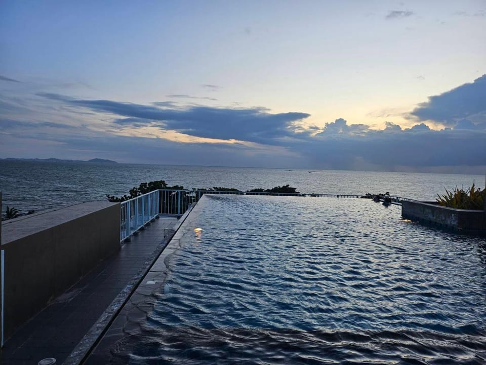 Pool view, Sea view