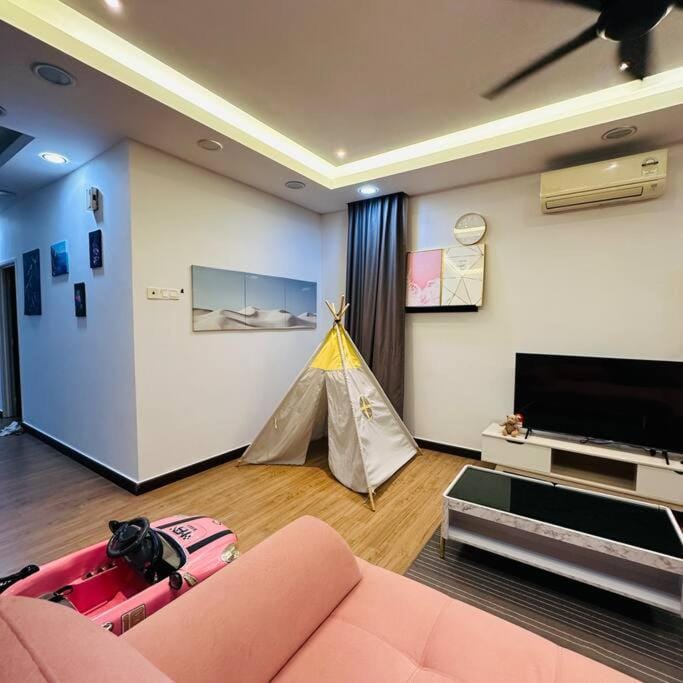 Rini Residences整栋双层排楼家庭首选保安住宅周边生活便利商圈 Villa in Johor Bahru
