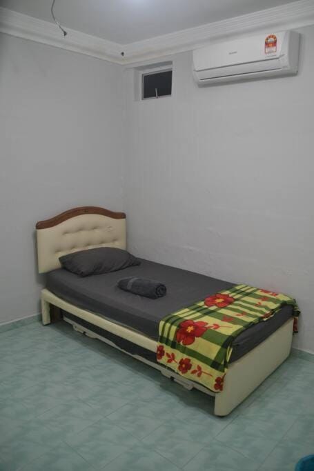 Bedroom, air conditioner