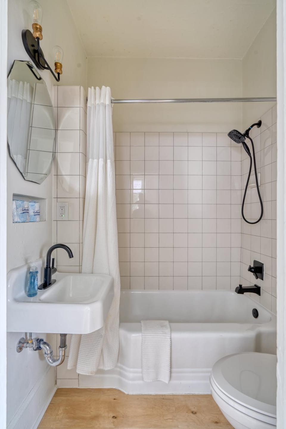 Stay Portland - The Sullivan's Gulch Lodge - 94 WalkScore Apartment in Portland