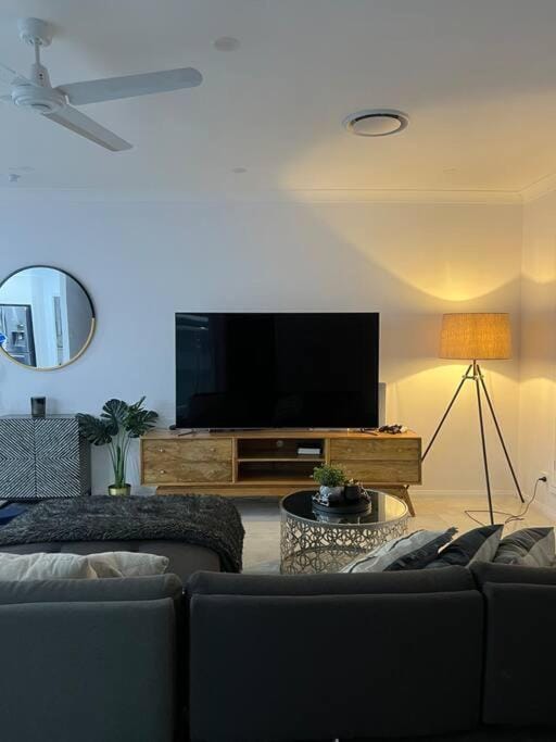 Communal lounge/ TV room, TV and multimedia, Evening entertainment