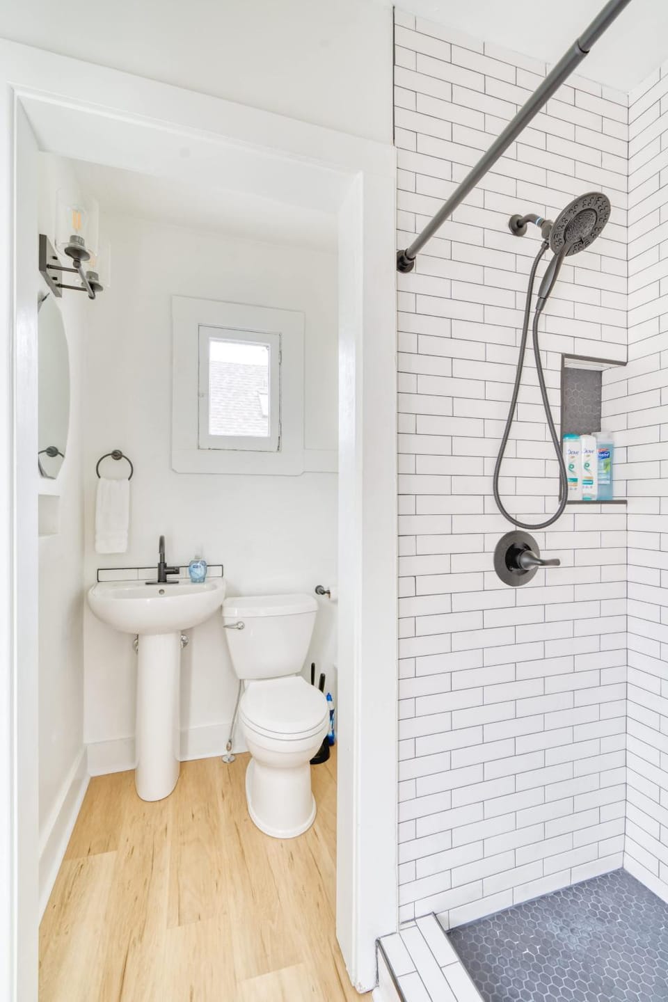 Stay Portland - The Bohemian Bungalow on Broadway - 94 WalkScore Apartment in Portland