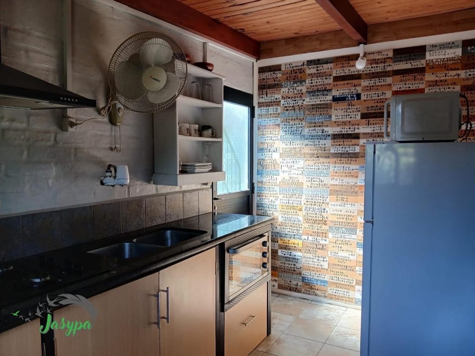 Kitchen or kitchenette, microwave, oven, stove