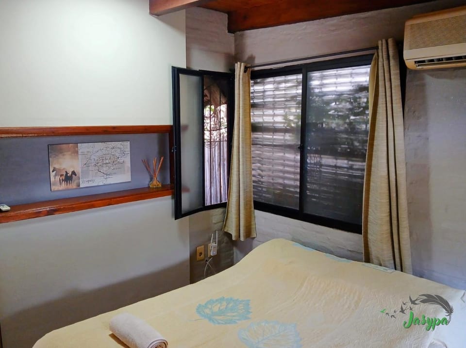 Bed, Bedroom, air conditioner