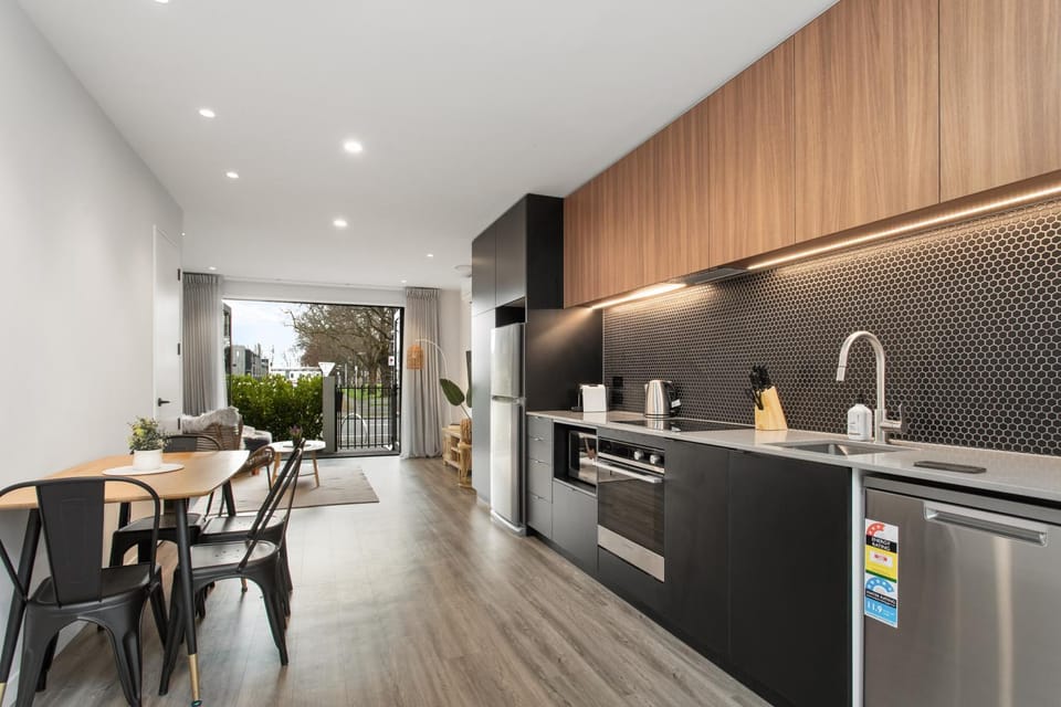 Spring Special CBD Free Parking Apartment in Christchurch