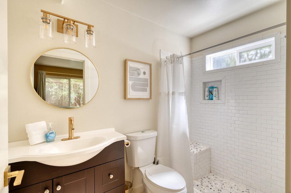 Stay Portland - Peaceful Johns Landing Studio - Near OHSU Apartment in Portland