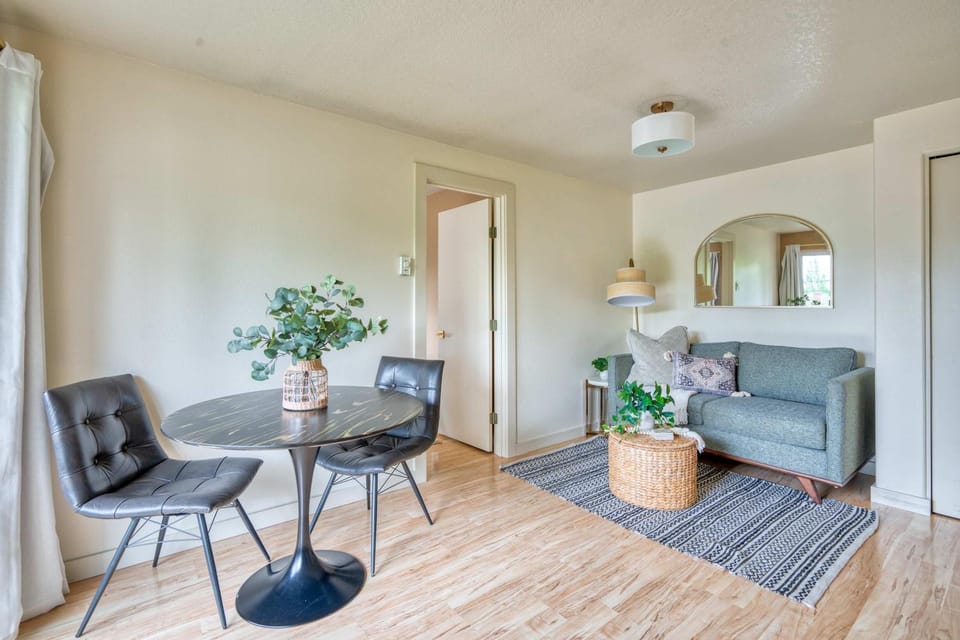 Stay Portland - Adorable Bright 1 Bed Near OHSU Apartment in Portland