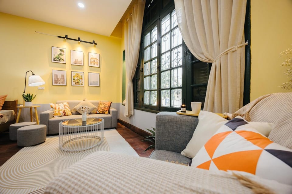 Living room, Photo of the whole room