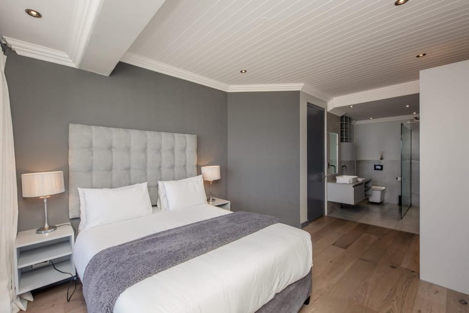 Toilet, Bed, Bathroom, Bedroom, towels