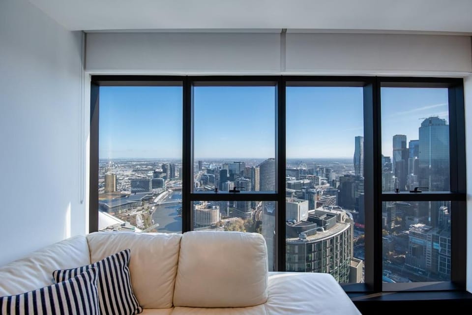 Day, Living room, Seating area, City view