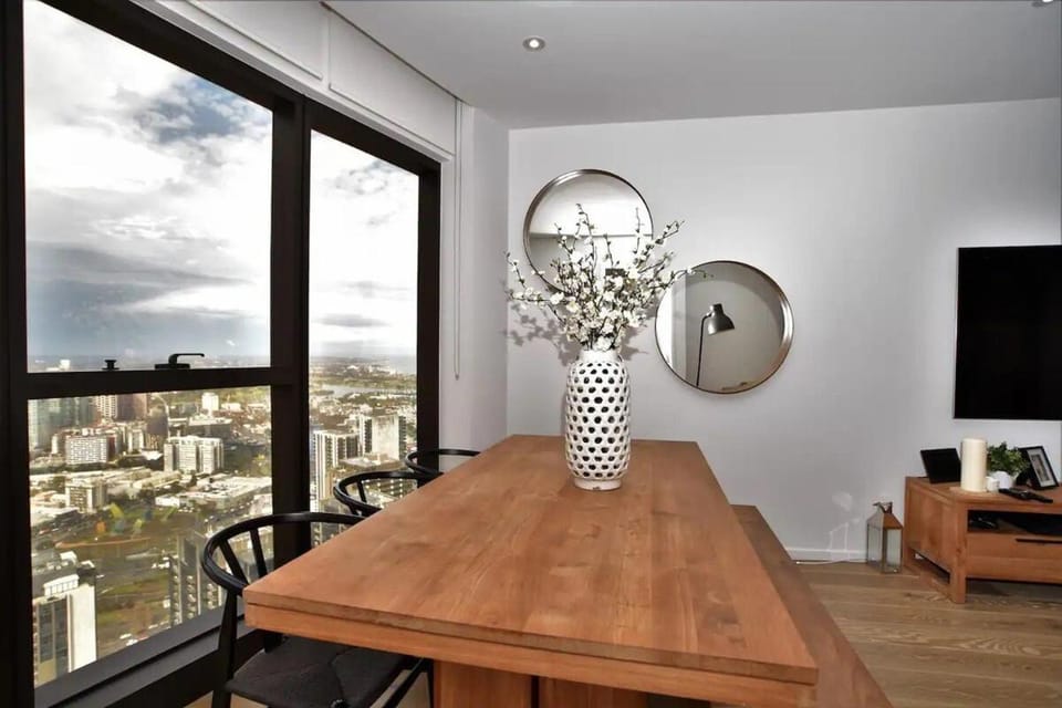 TV and multimedia, Living room, Seating area, Dining area