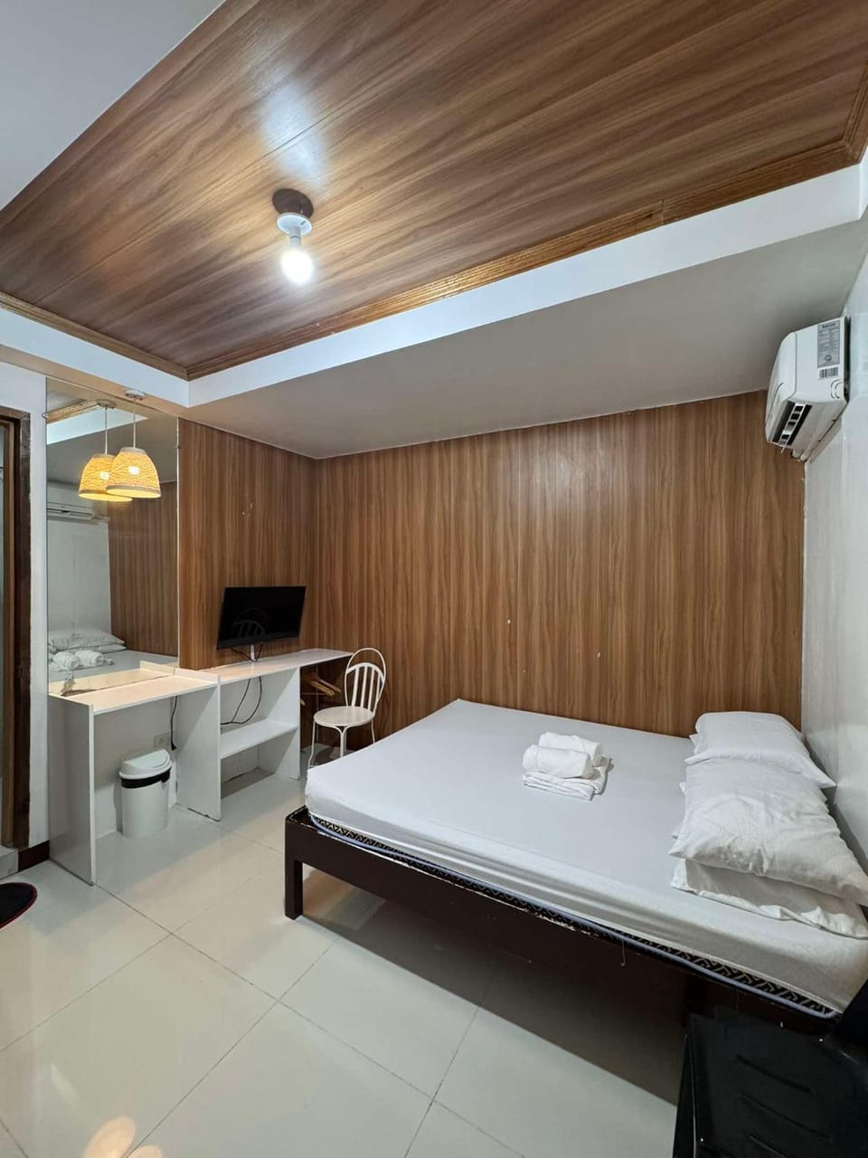 Bed, TV and multimedia, Bedroom, hair dresser, towels, air conditioner