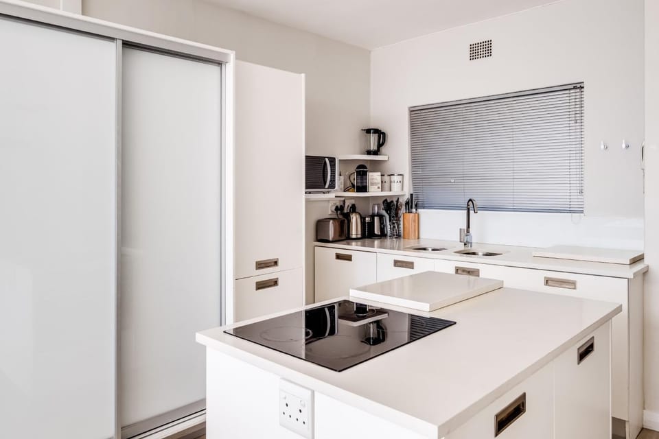 Coffee/tea facilities, Kitchen or kitchenette, stove, toaster