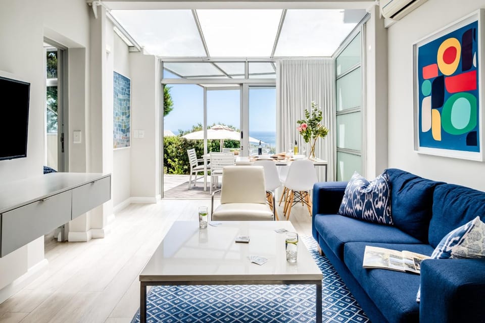 View (from property/room), Balcony/Terrace, Living room, Seating area, Dining area