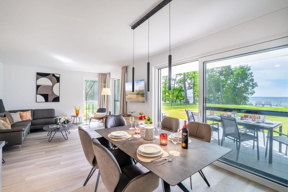 Living room, Dining area, Sea view