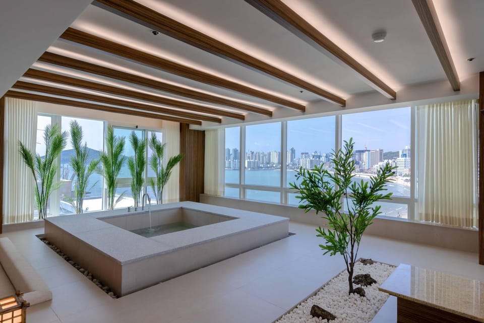 Meomulda Ga Gwangan Poolvilla House in Busan
