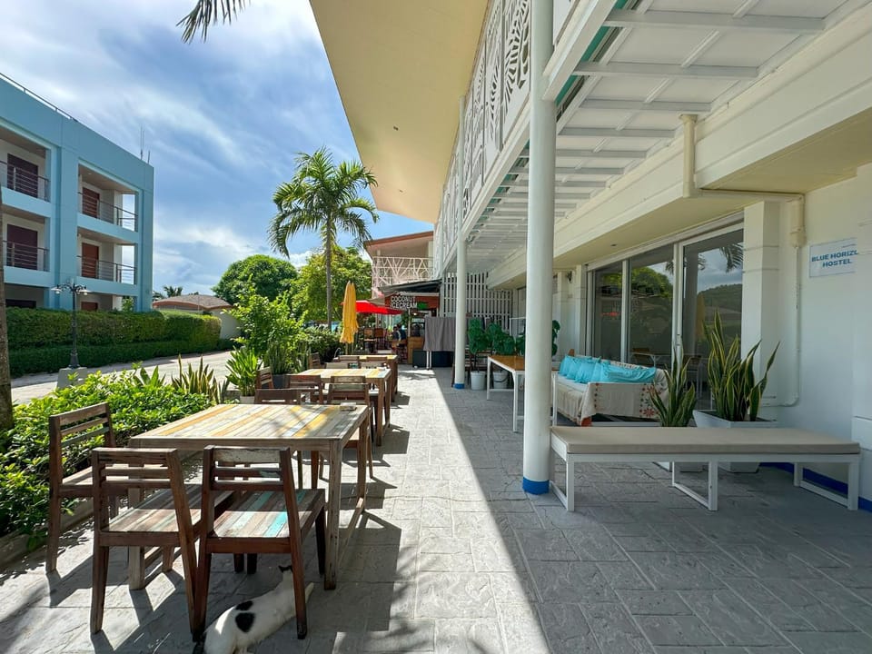 Property building, Day, Balcony/Terrace