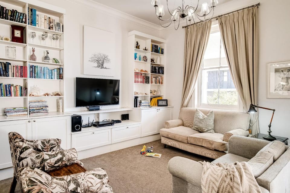 Library, Living room, Seating area