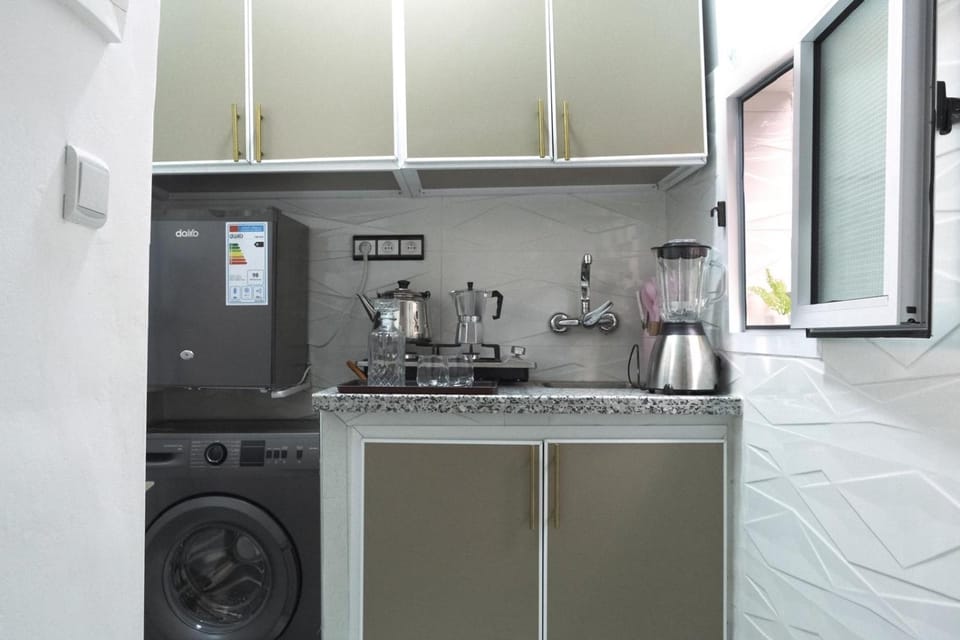 Coffee/tea facilities, Kitchen or kitchenette, minibar, stove, toaster, washing machine