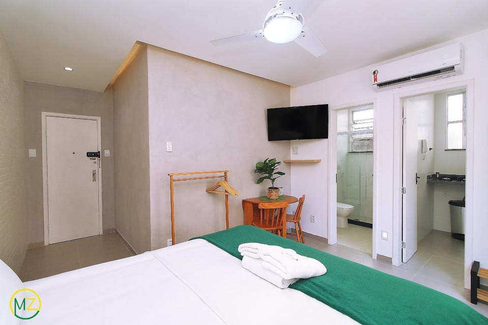 Modern and silent studio at Posto 4 in Copa Apartment in Rio de Janeiro