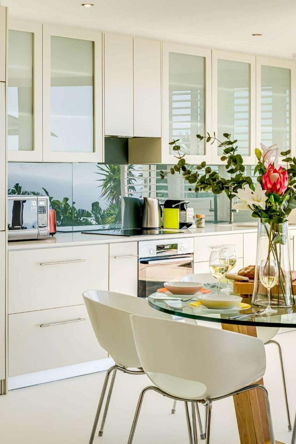 Coffee/tea facilities, Kitchen or kitchenette, Dining area