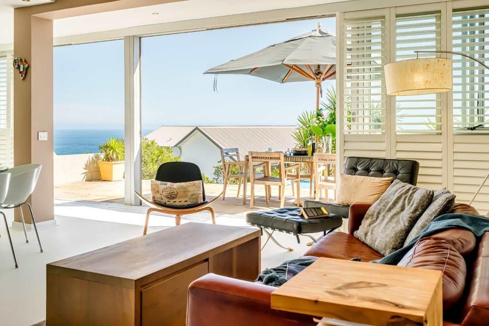 Patio, View (from property/room), Balcony/Terrace, Living room, Seating area, Sea view