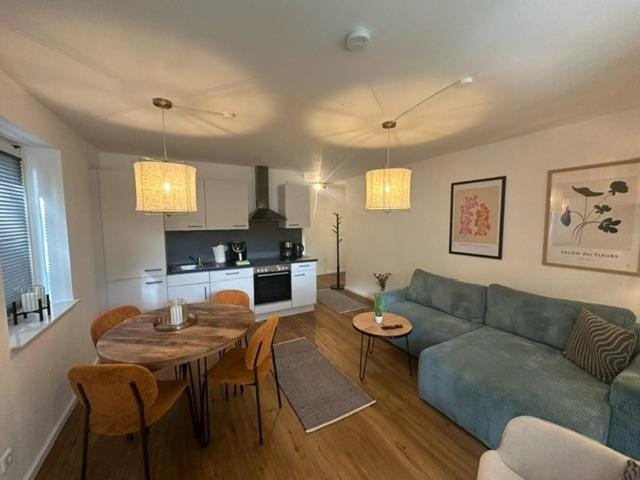 Kitchen or kitchenette, Living room, stove