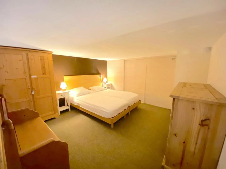 Bed, Photo of the whole room, Bedroom, wardrobe