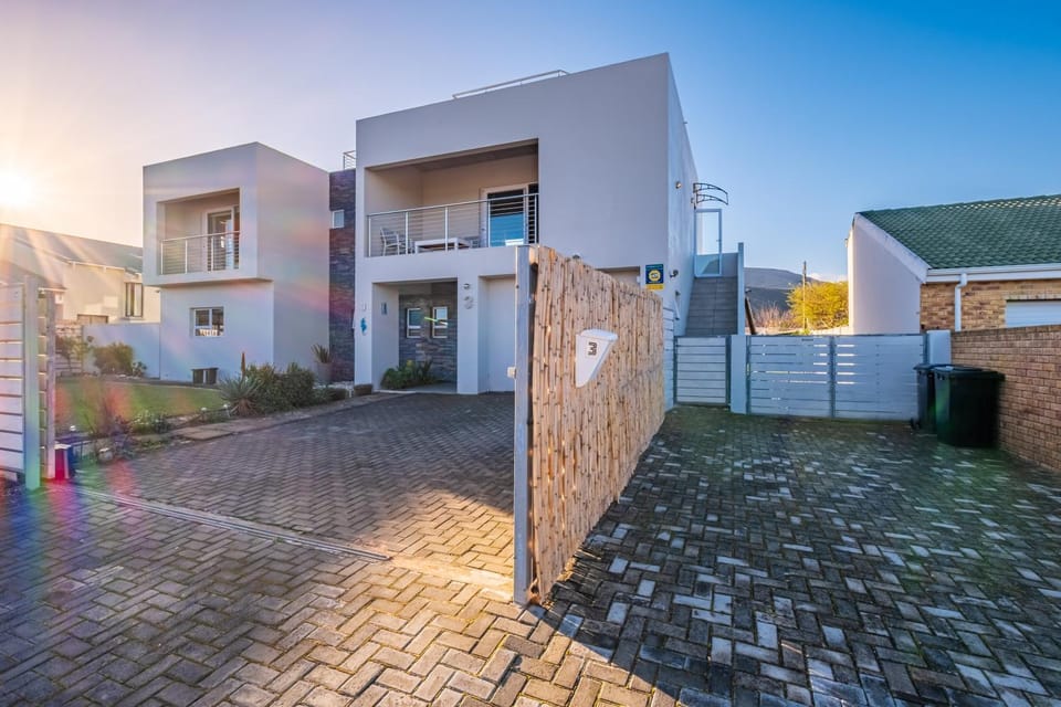 Property building, Street view, Parking