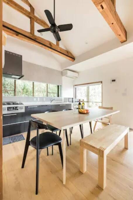 Kitchen or kitchenette, Seating area, Dining area