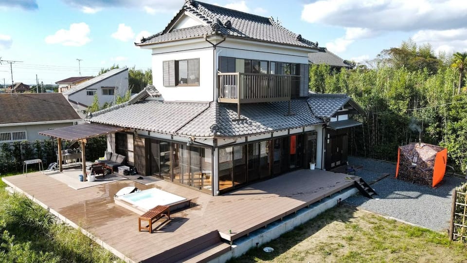 Property building, Patio, Day, Garden, Garden view