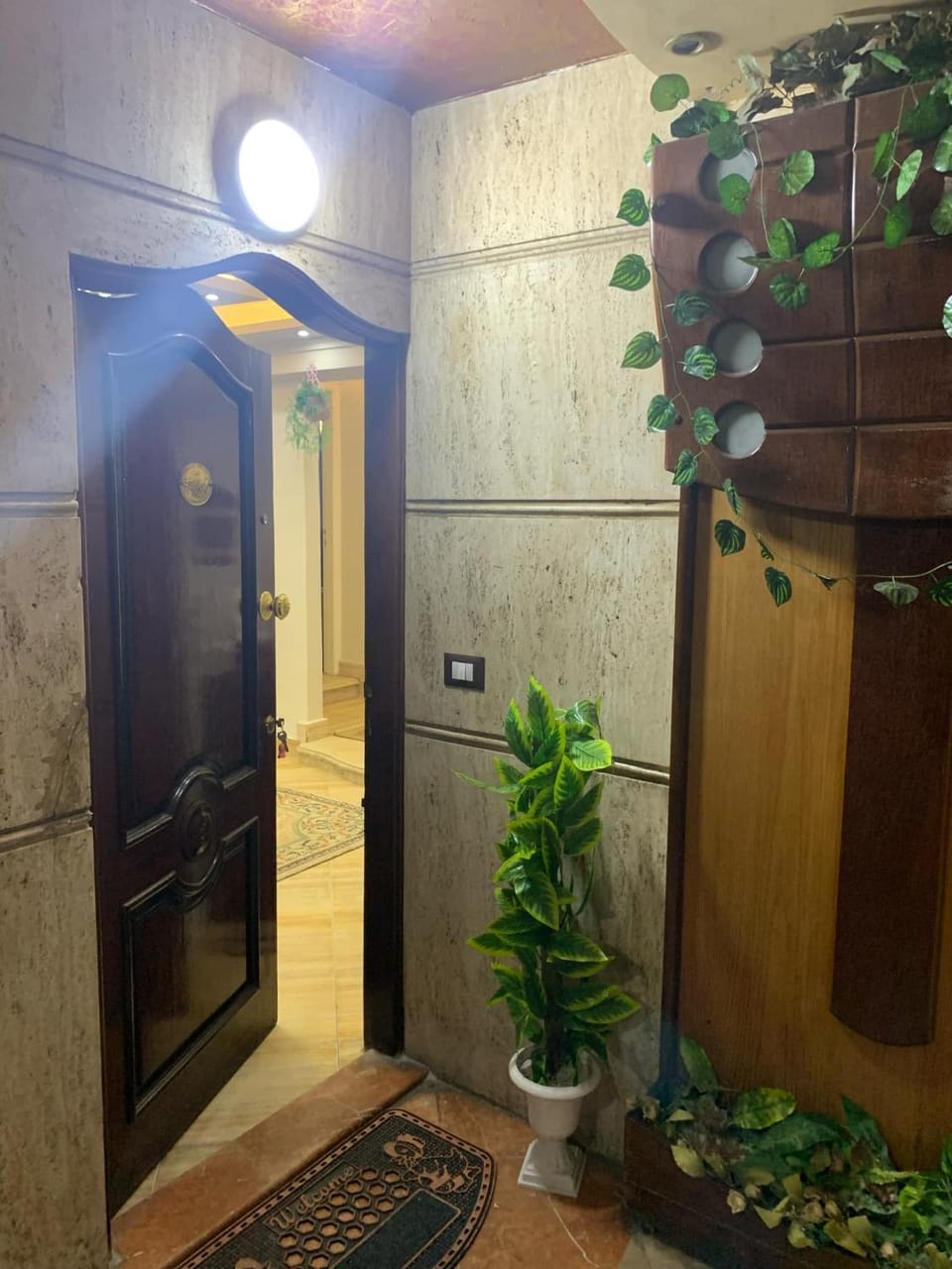 Facade/entrance