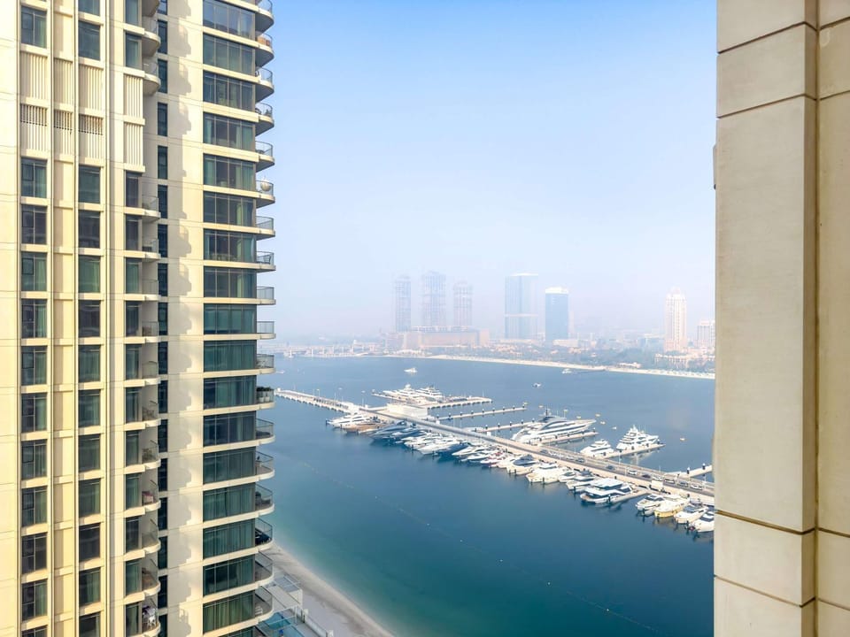City view, Sea view
