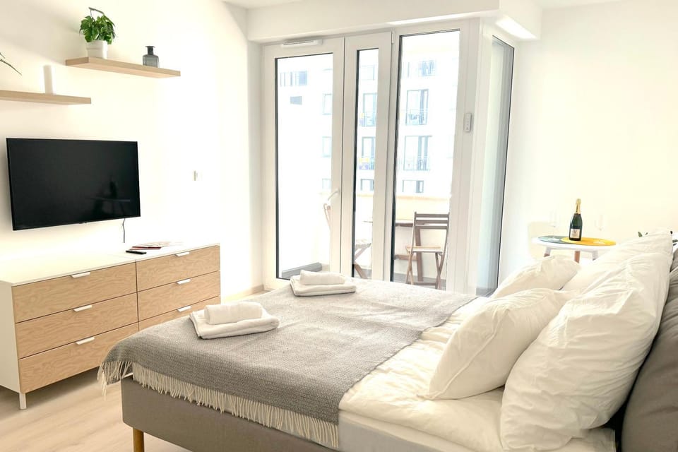 Bed, TV and multimedia, Balcony/Terrace, Photo of the whole room, Seating area