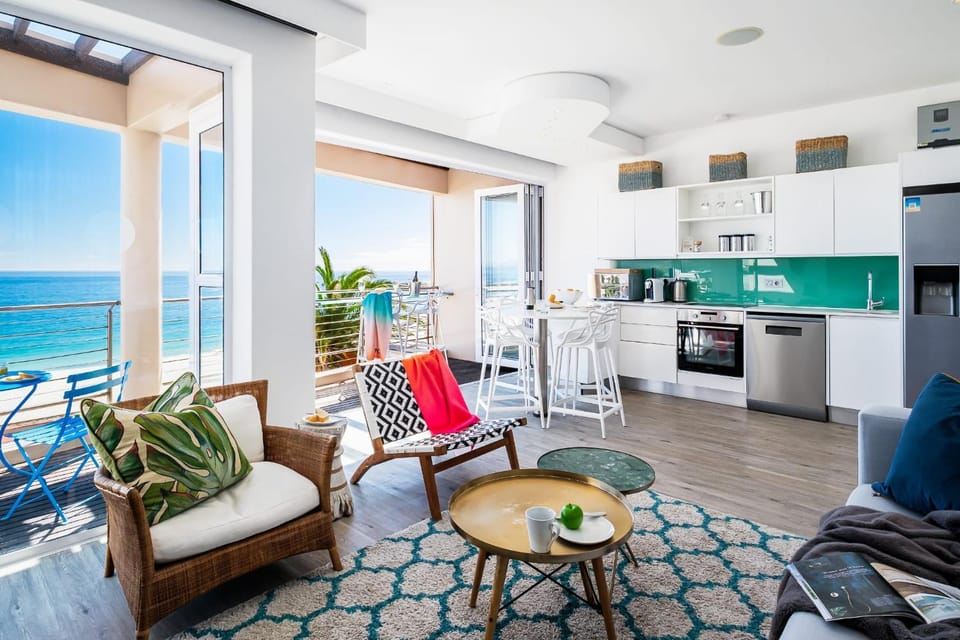 Kitchen or kitchenette, Living room, Seating area, Dining area, Sea view, dishwasher, oven, stove