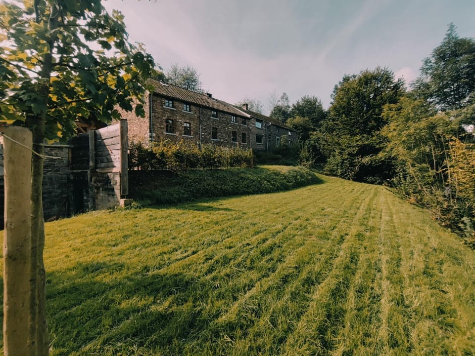 Le Trou 14, Ancienne ferme dans la nature avec bain nordique House in Wallonia, Belgium