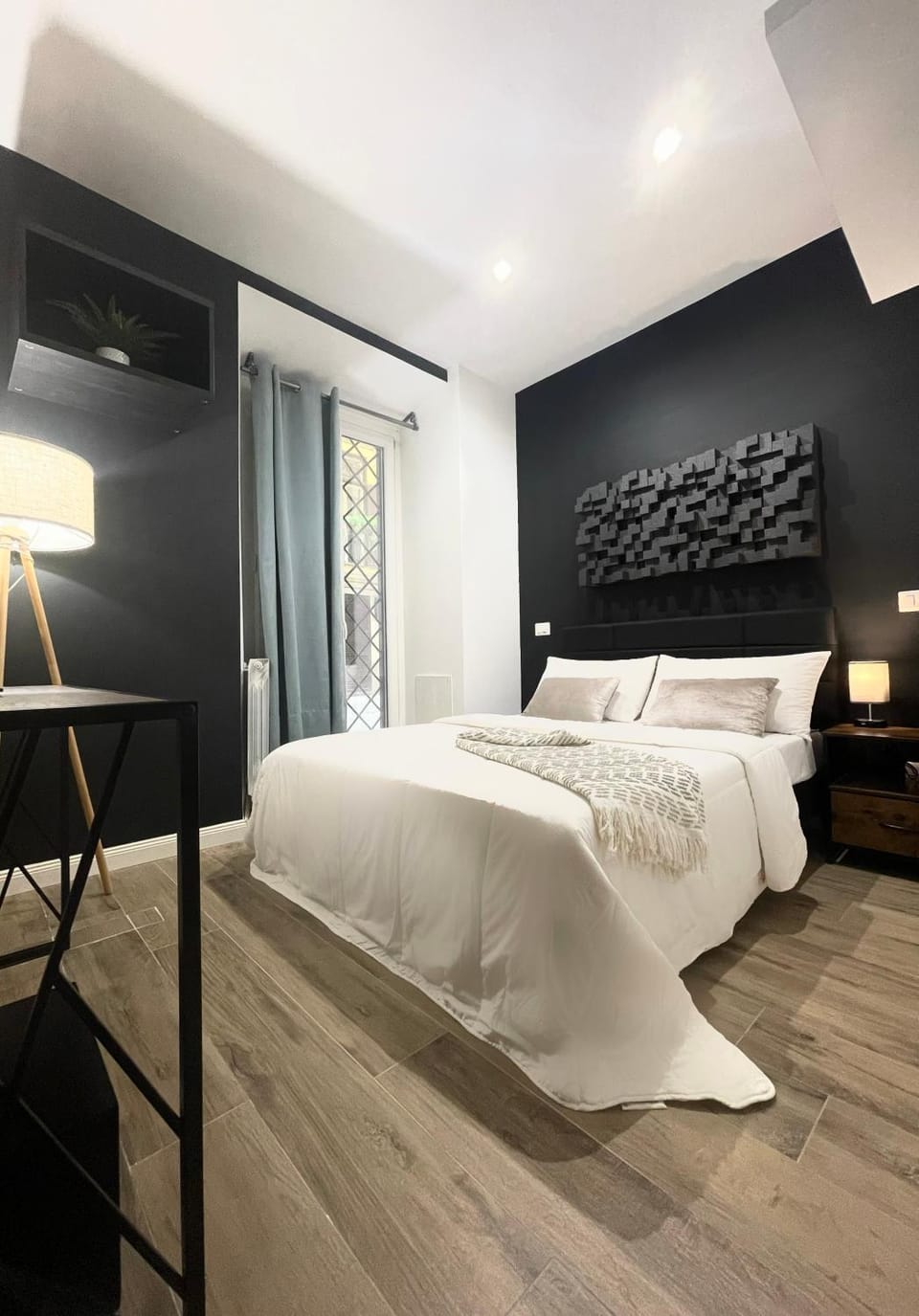 Bed, Photo of the whole room, Bedroom